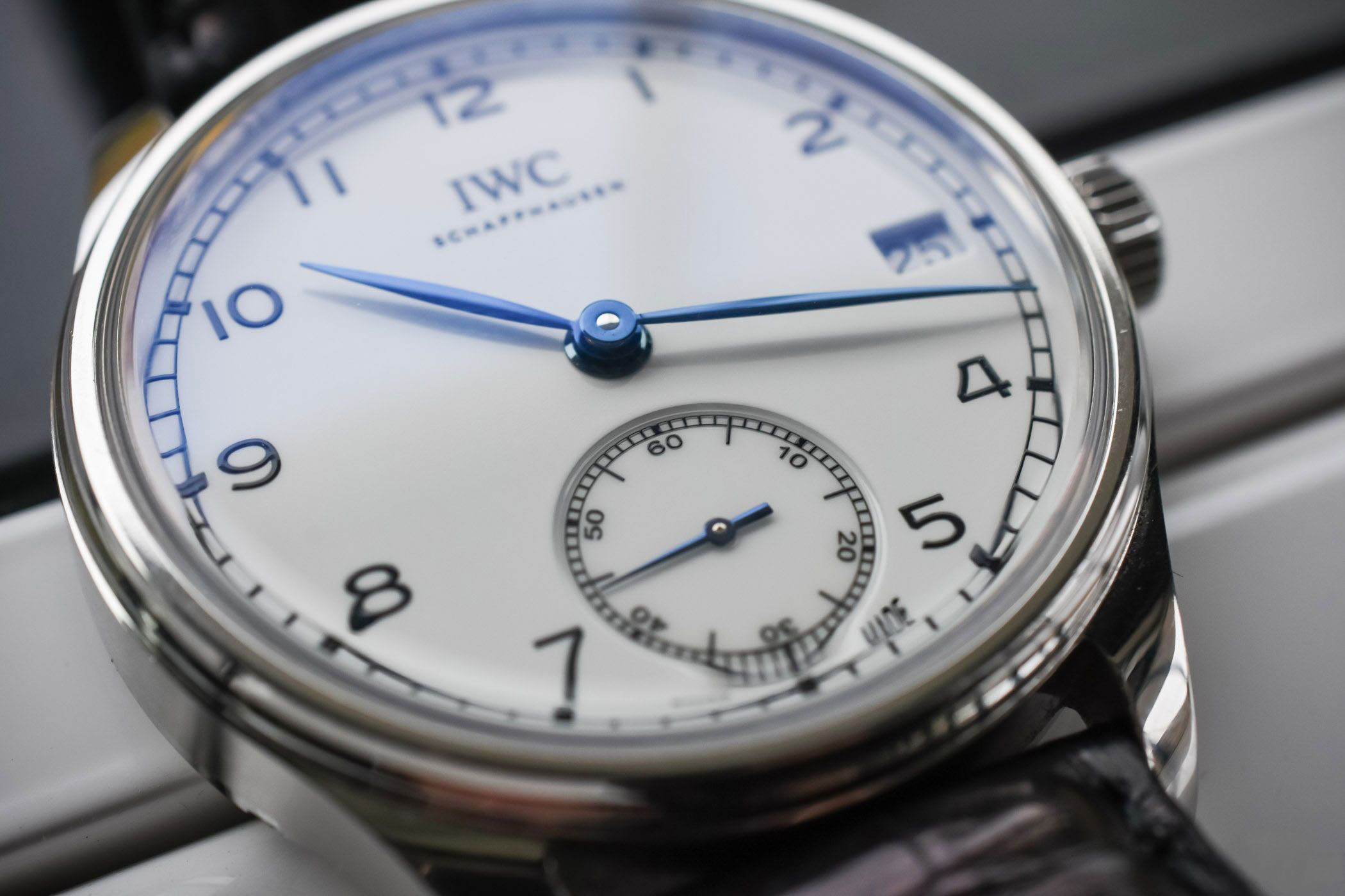 万国维修中心解析：手表表带该怎么选择好？